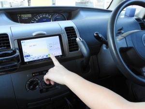 車の買い替え、カーナビは付け替える？買い替える？
